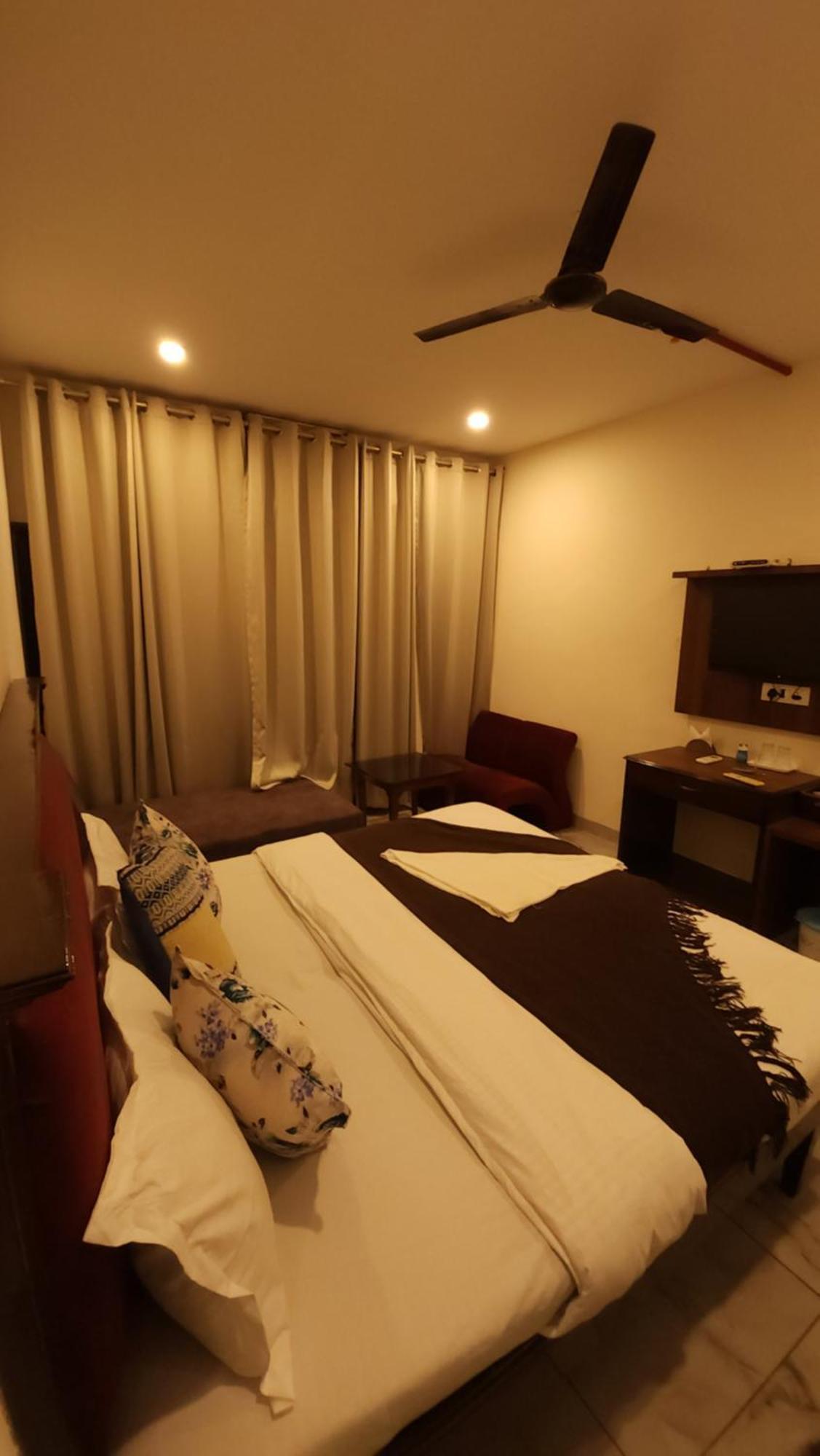 Hotel Vrs Inns Chandīgarh 외부 사진