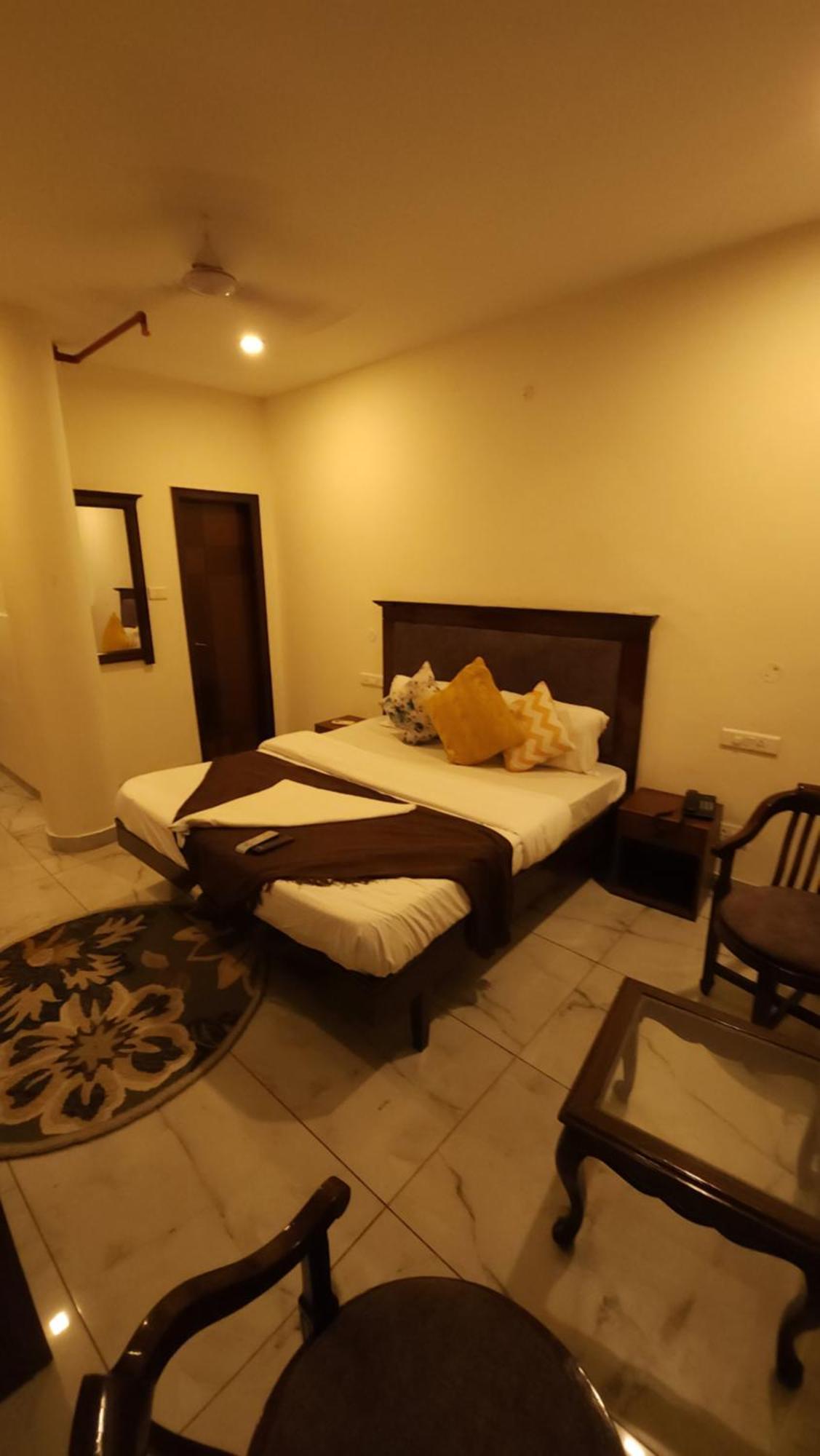 Hotel Vrs Inns Chandīgarh 외부 사진